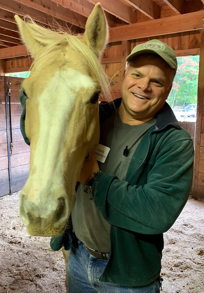 mark-horse-massage-services Massage therapist Mark performing horse bodywork